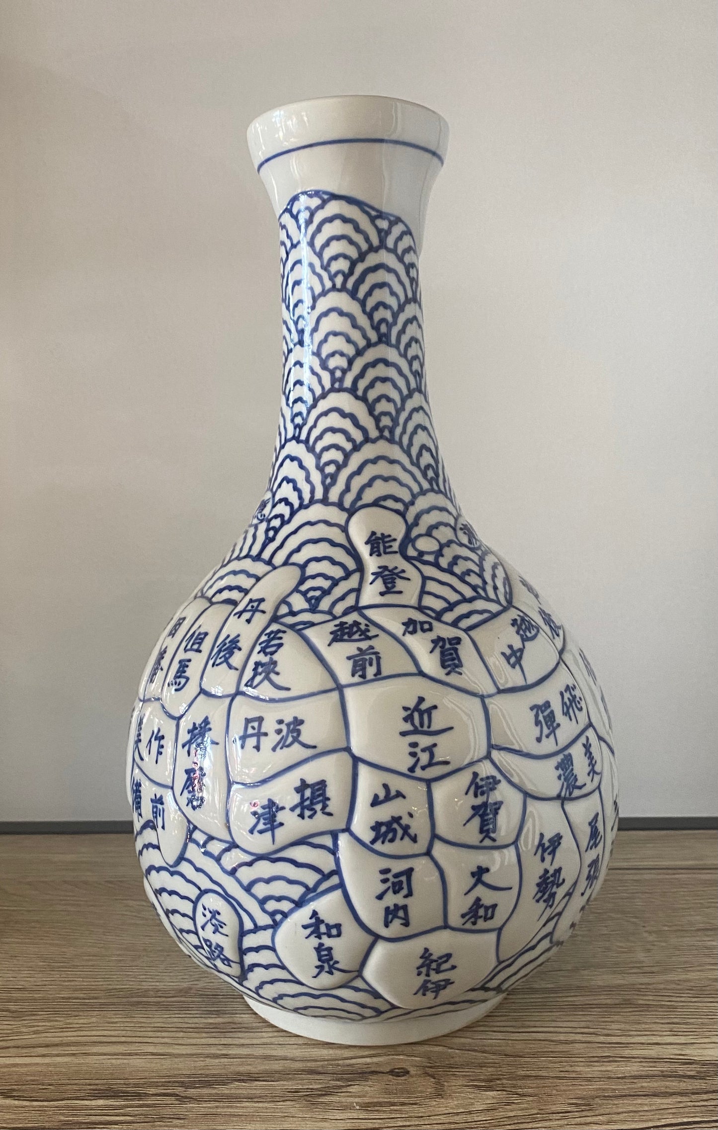 Japanese Ko Imari Sometsuke Vase – Spirit Of Asia Antiques